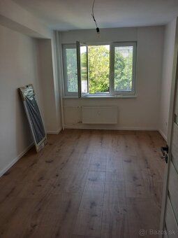 Predám 3-izbový byt (80m2) s loggiou (cca 5m2) na 2/7 poscho