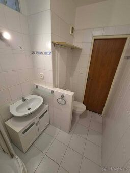 Na predaj priestranný 2-izbový byt s balkónom na ulici T. G.