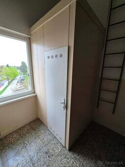 Na predaj priestranný 2-izbový byt s balkónom na ulici T. G.