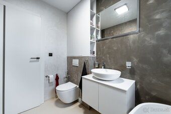 EXKLUZÍVNE vám ponúkame na predaj nadštandardný bungalov s p