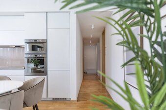 Realitná kancelária M Grey Real Estate vám na prenájom ponúk