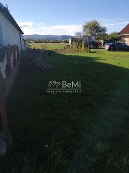 Typ: Pozemky - bývanie Obec: Sačurov
001-14-ZUBU
Realitná ka