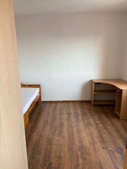 Ponúkam na predaj čiastočne zariadený 3.-izbový byt v centre