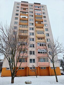 Ponúkam na predaj čiastočne zariadený 3.-izbový byt v centre