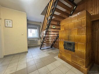 Typ: Rodinný dom Ulica: Koppánymonostor Obec: Komárom
Niekto