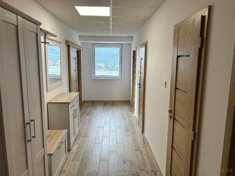 Ponúkame na krátkodobý prenájom priestranný a moderne zariad