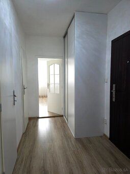 Priestranný a slnečný 3-izbový byt s balkónom Levice Ponúkam