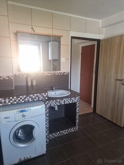 Na predaj 2 izbový byt (60 m²) na 2. NP v bytovom dome v uza