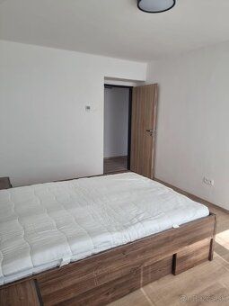 Na predaj 2 izbový byt (60 m²) na 2. NP v bytovom dome v uza