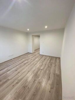 Ponúkame na predaj 2-izbový byt na vyhľadávanej adrese ul. 2