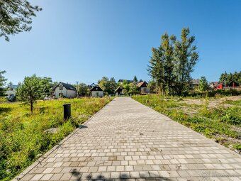 Predám slnečný stavebný pozemok s výmerou 668 m² pár metrov 