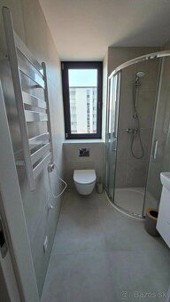 🏡 Moderný 1-izbový apartmán s parkovaním – Green Atrium, Ruž