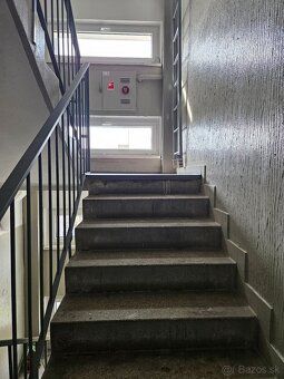 Ponúkame na predaj slnečný 2-izbový byt s loggiou vo vyhľadá
