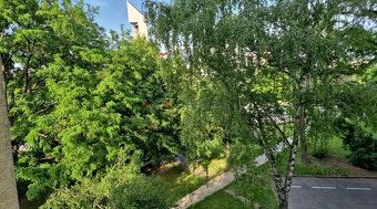 Typ: 3-izbový byt Ulica: Azalková Obec: Bratislava-Ružinov
P