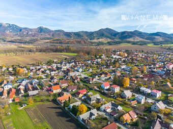 Na predaj je stavebný pozemok o výmere cca. 1460 m², situova