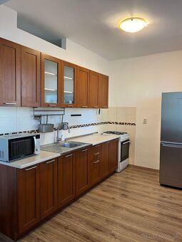 Ponúkam na prenájom priestranný 2-izbový byt (51 m² + balkón