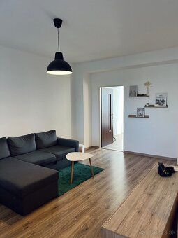 Ponúkam na prenájom priestranný 2-izbový byt (51 m² + balkón