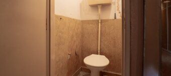 Ponúkam na predaj 2-izbový byt vo výmere 64 m2 3/8 poschodie