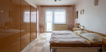 Ponúkam na predaj 2-izbový byt vo výmere 64 m2 3/8 poschodie