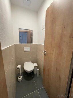 Ponúkame na prenájom priestranný 2-izbový byt /57m2/ s balkó