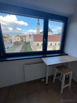 Ponúkame na prenájom priestranný 2-izbový byt /57m2/ s balkó