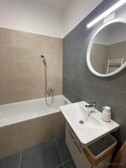 Ponúkame na prenájom priestranný 2-izbový byt /57m2/ s balkó