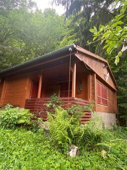Rekreačná chata v Kálnici s veľkým pozemkom (1200 m²) v krás