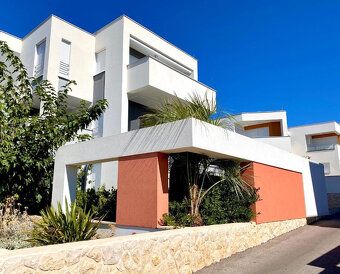 Krásny 4 izbový mezonetový apartmán s troma terasami a víriv