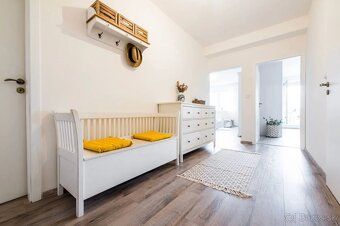 Popis nehnuteľnosti
Ponúkam na predaj veľkometrážny byt 76,6