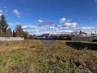 RK RE/MAX Vám ponúka na predaj výnimočný stavebný pozemok o 