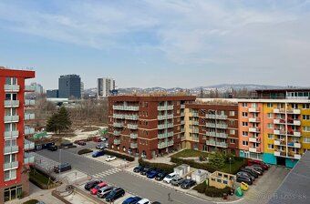 Slnečný byt s úžitkovou plochou 38m2 + 7 m2 balkón, sa nachá
