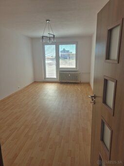 Dám do dlhodobého prenájmu 2 izbový byt v centre mesta RS, 6