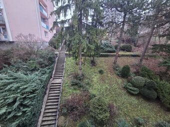 Ponúkam na prenájom staršie zariadenú garsónku o výmere 20 m