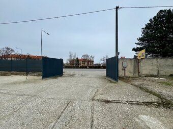Ponúkame Vám na predaj pozemok o výmere 1650 m2 (šírka 50 m)
