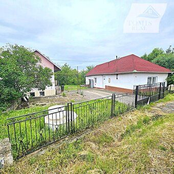 Ponúkame Vám na predaj pekný tehlový 2 izbový rodinný dom so