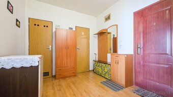 Ponúkame na predaj 1-izbový byt s výmerou 43 m², ktorý patrí