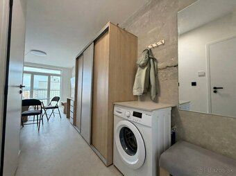 I offer for rent a brand new, fully furnished studio apartme