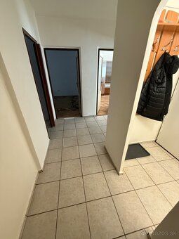 Dám do dlhodobého prenájmu trojizbový byt priamo v centre me
