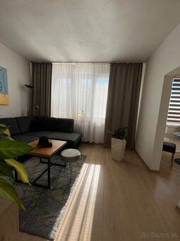 Ponúkam na prenájom váčší 1 izbový byt o výmere 40 m2 na uli