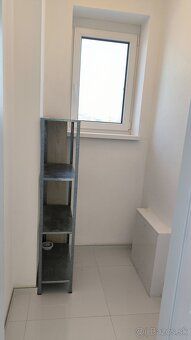 🏡 Priestraný 2 izbový byt v novostavbe – Hviezdoslavov (55m²
