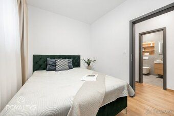 ROYALTY´S ponúka na predaj trojpodlažný 5-izbový chalet na p
