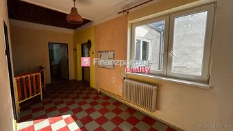F009-12-KLSV
Ponúkame Vám na predaj 5-izbový dvojpodlažný ro
