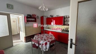 F009-12-KLSV
Ponúkame Vám na predaj 5-izbový dvojpodlažný ro