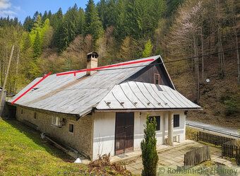 V tichej horskej obci Turecká, obklopenej lesmi Veľkej Fatry