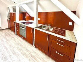 Predám 6 izbový byt (140 m2), 3-bytovke so samostatným vchod