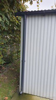 Predám plechovú garáž, ktorá má rozmer 5,5x3,5m vo farebnej 