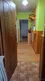 🏡 Na predaj veľký 3-izbový byt na 2. poschodí z 3.
✅ Základn