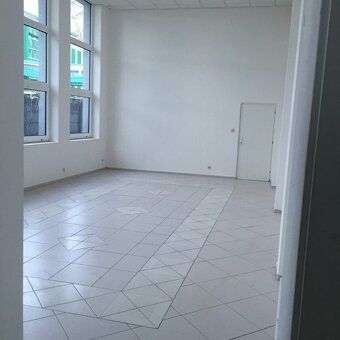 Dám do prenájmu obchodné - výrobné - logistické - skladové p