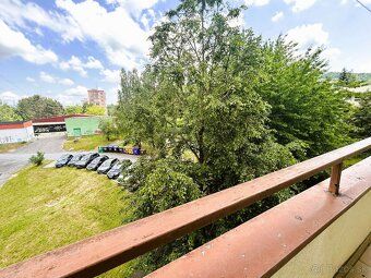 Ponúkame na predaj priestranný dvojizbový byt s balkónom a p