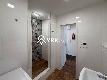 Ponúkame na predaj priestranný a moderne zrekonštruovaný byt